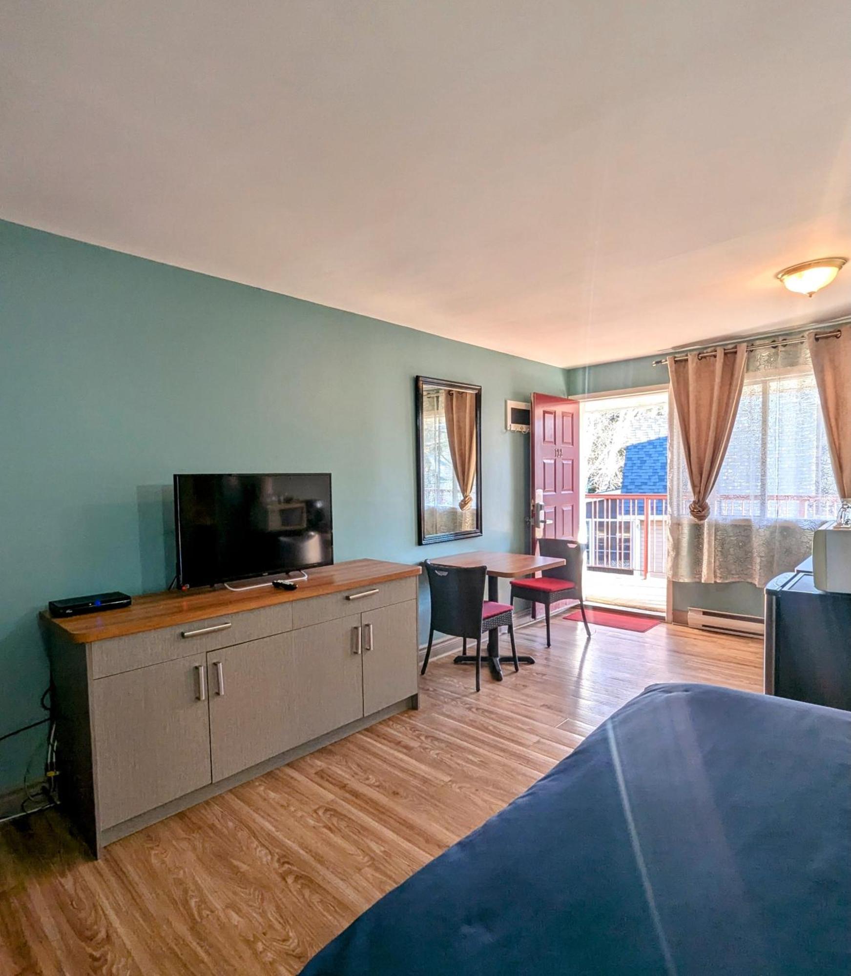 Motel Des Pentes Et Suites Saint-Sauveur-des-Monts 외부 사진
