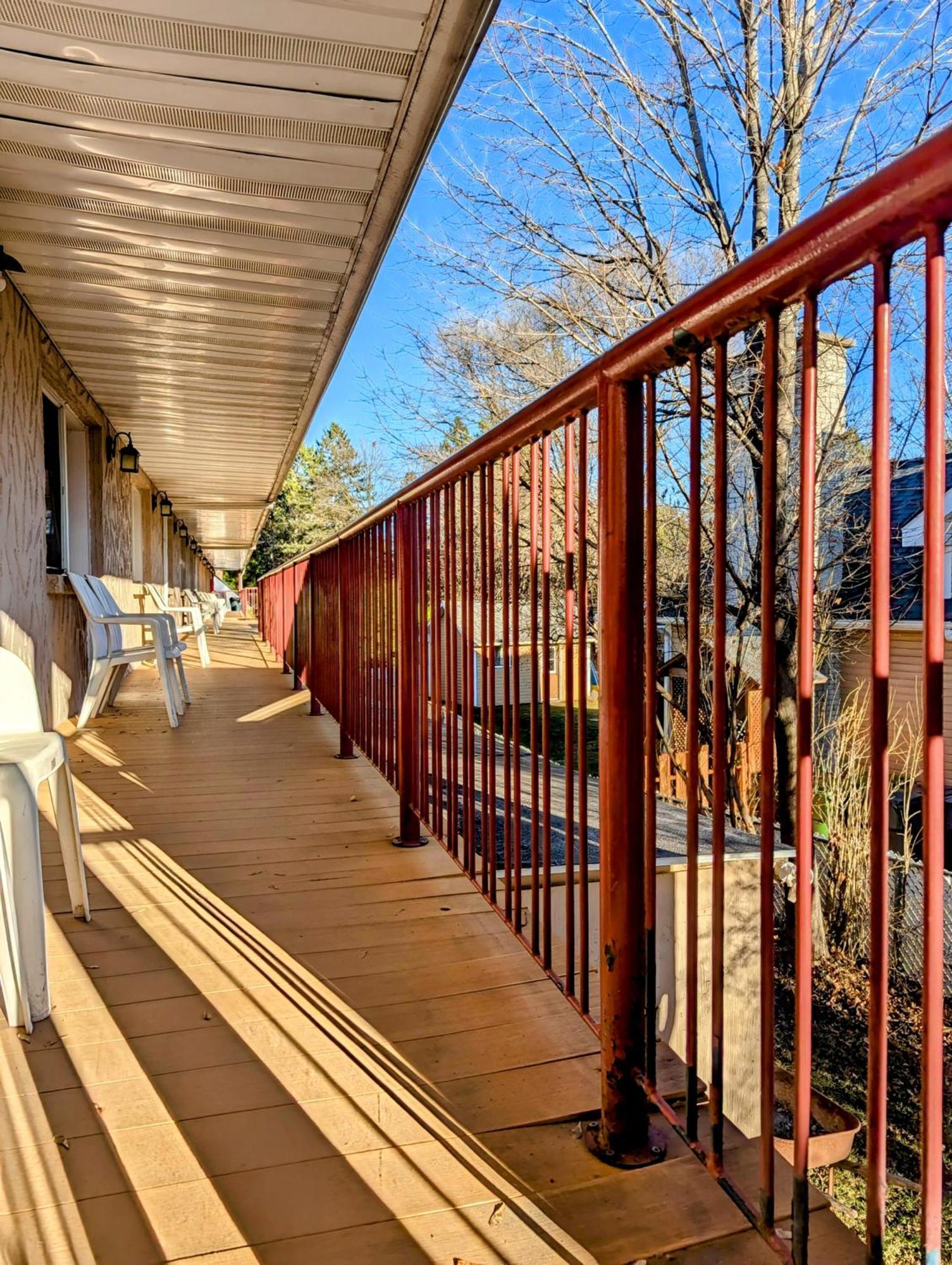 Motel Des Pentes Et Suites Saint-Sauveur-des-Monts 외부 사진
